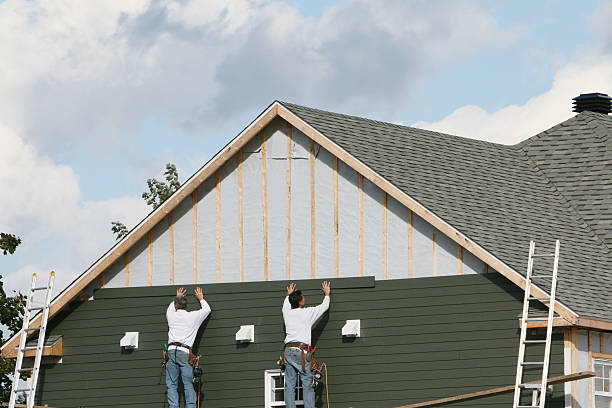 Professional Emergency Siding Repair technician working in Hinsdale, IL